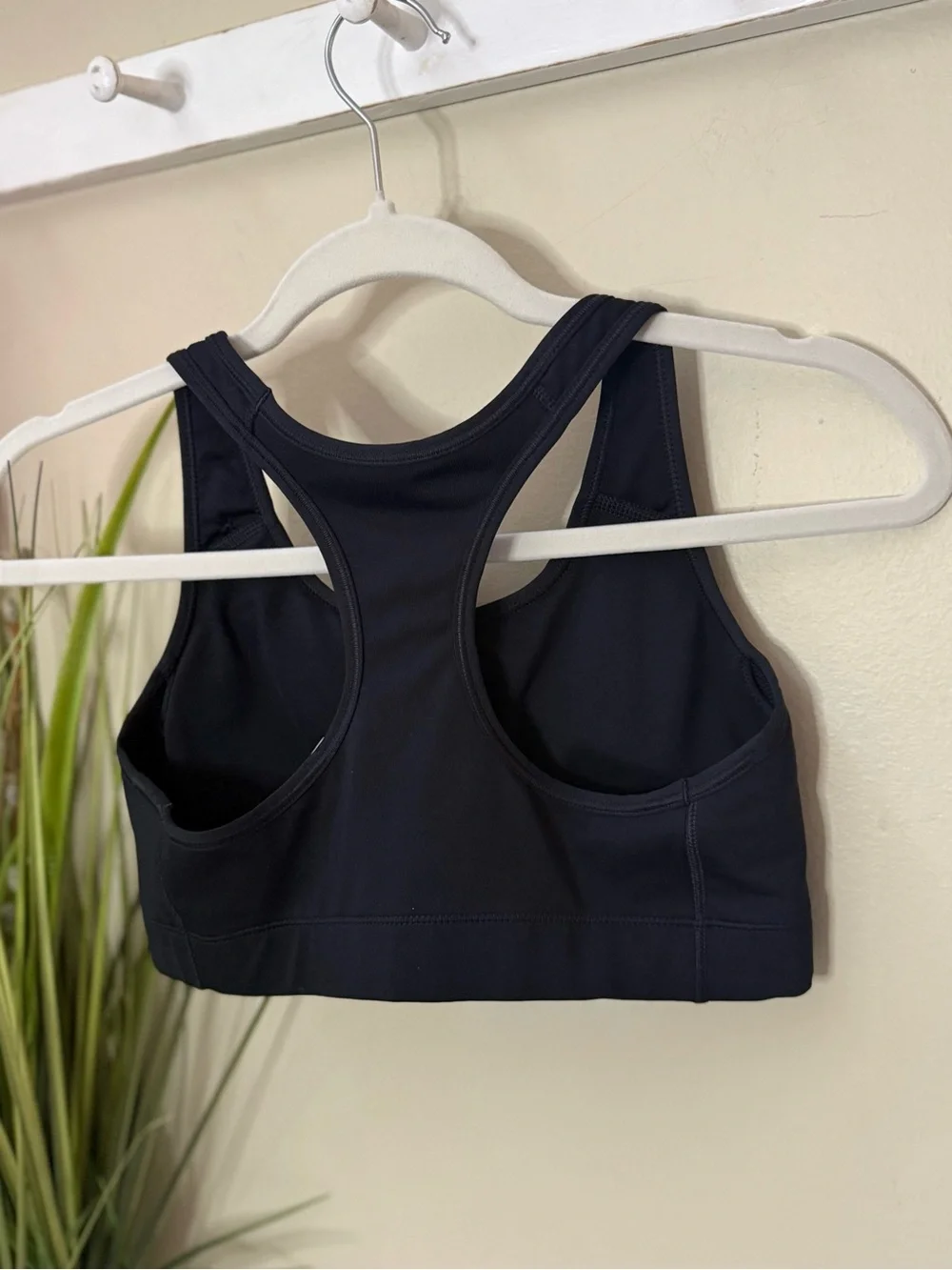 Nike Swoosh Black White Sports Bra Size Medium Removable Pads